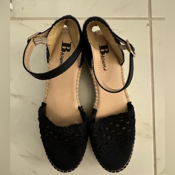 Black Sandals - Size 7 - Picture 2 of 4